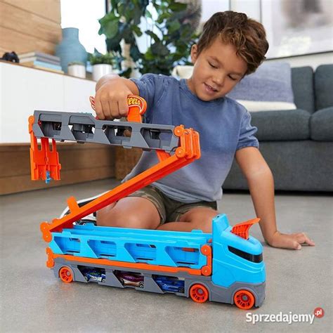 HOT WHEELS wyścigowy transporter autek 2w1 zestaw PREZENT ŚWIĘTA HIT