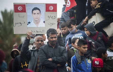 Tunisie Dix Ans Apr S La Mort De Mohamed Bouazizi La R Volution Est