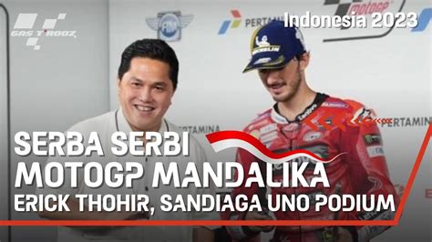 Erick Thohir Dan Sandiaga Uno Menyerahkan Trophy Pemenang Motogp