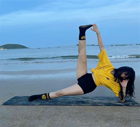 Hot Girl Yoga Mai S Ng M M N Xo C Ch N T O D Ng Kh Tr N C T L N