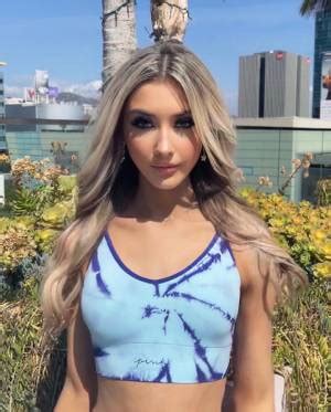 5 Hot Sexy Sofie SanFilippo Bikini Pics