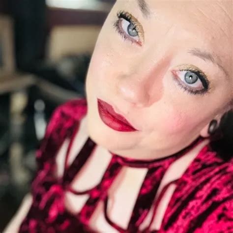 Lubed Up In Latex Bbw Fetish Slut Covers Her Chubby Body In Rubber With Lube Tina Snua