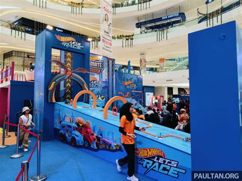 Hot Wheels Lancar Siri Animasi Let S Race Di Netflix Bandar Hot Wheel Saiz Sebenar Kini Di Ioi