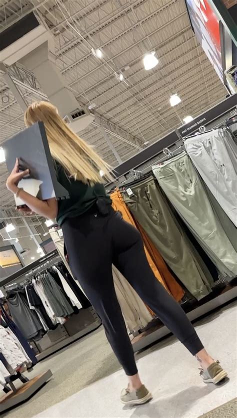 Sexy Blonde Employee With Such A Nice Ass Forum