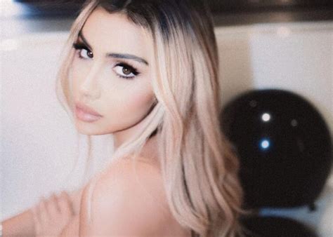 Alexa Dellanos posa muy sensual con un bikini negro Diario La Página