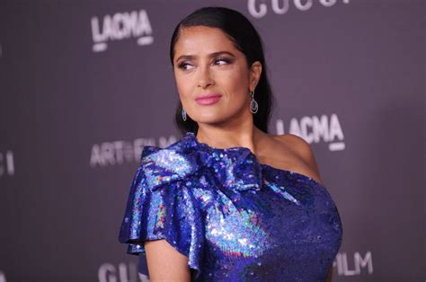 Beauté naturelle les photos de bikini non retouchées de Salma Hayek laissent les fans bouche bée