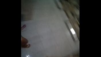 Caminar desnudo en el área común del edificio XVIDEOS