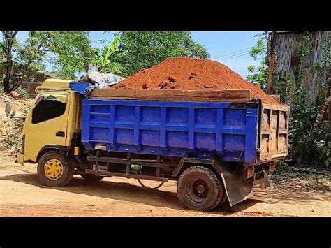 Mobil Dump Truk Canter Hdx Jomplang Muatan Tanah Merah Youtube