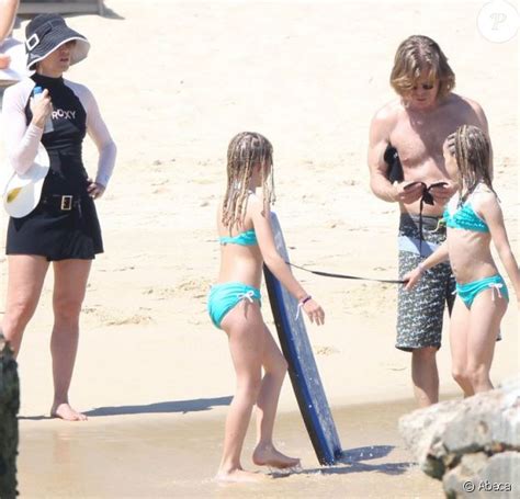 Hot Felicity Huffman Bikini Pics