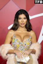 Ekin Su Culculoglu Sexy Shows Off Her Hot Big Boobs At The British Fashion Awards In London