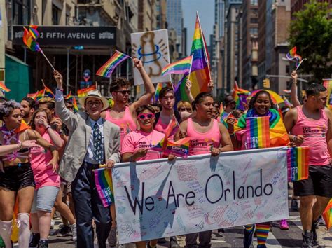 PHOTOS La Gay Pride 2016 dans le monde entre gravité et joyeux délires