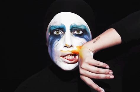 Lady Gaga Releases 'Applause' Video: Watch