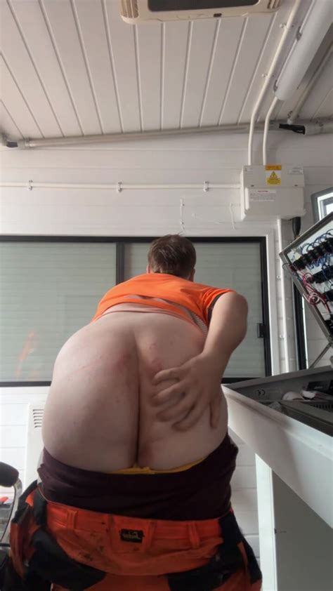 Horny Worker Spreads His Ass During His Break ThisVid