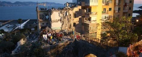 Crollo Palazzina A Torre Annunziata Vittime Morti Due Bambini Di