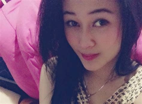 Bercinta Dengan Ibu Tiriku Yang Super Hot CERITA TANTE HOT