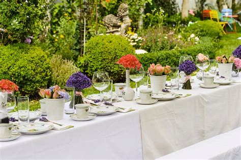 Gedeckte Kaffeetafel Mit Blumen Und Bild Kaufen 11402495 Living4media