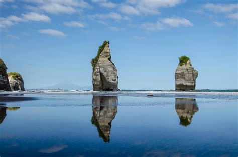 Free Photo | Mesmerizing shot of the beautiful three sisters rock ...