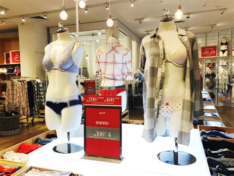 Magasin Sexy De Sous vêtements De Lingerie De Femmes Photo stock éditorial Image du beau