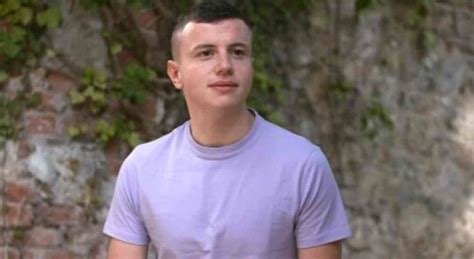 La Caserma Un Ragazzo Fa Coming Out Davanti A Tutti I Compagni Sono Gay