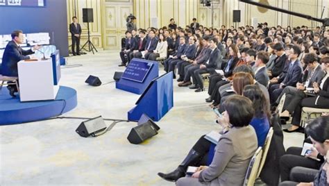 문재인 대통령 급등한 집값 원상회복돼야 한국경제