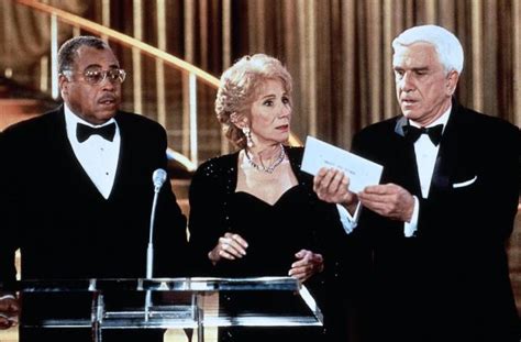 ยอนอดตหนงไตรภาคชด The Naked Gun มอปราบปนเปลอย Metal Bridges