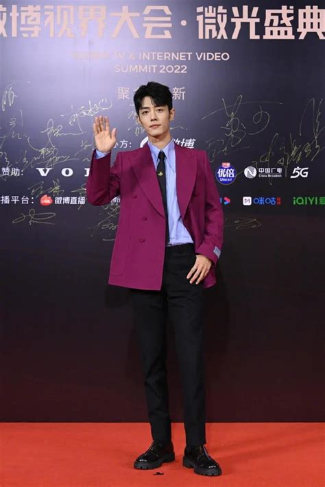 Khung H Nh Hot Nh T Cbiz M Qua Th I T Cbiz Tr N Phi V S C Nguy T T N V Ng H C