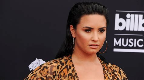 Demi Lovato Confesó Que Tiene Discapacidad Visual Y Auditiva Tras