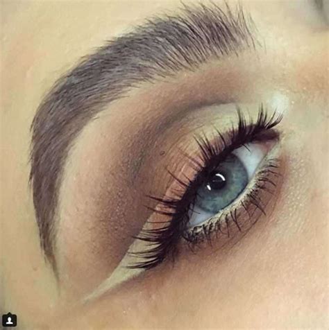 Make Way For The Nude Eyeliner Trend Femina In