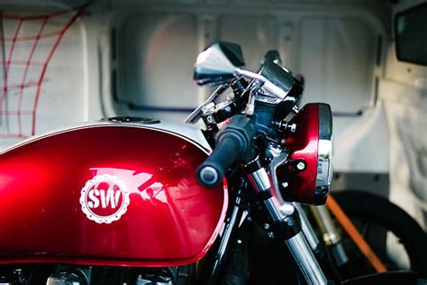 WHOLE LOTTA LOVE Schlachtwerks Big Bertha Naked Kawasaki Zephyr 750 Pipeburn