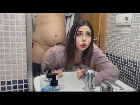 Comment ils me baisent dans la salle de bain c est délicieux XVIDEOS