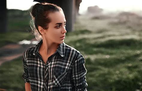 Wallpaper Girl Face Glare Sweetheart Model Portrait Brunette Hairstyle For Mobile And