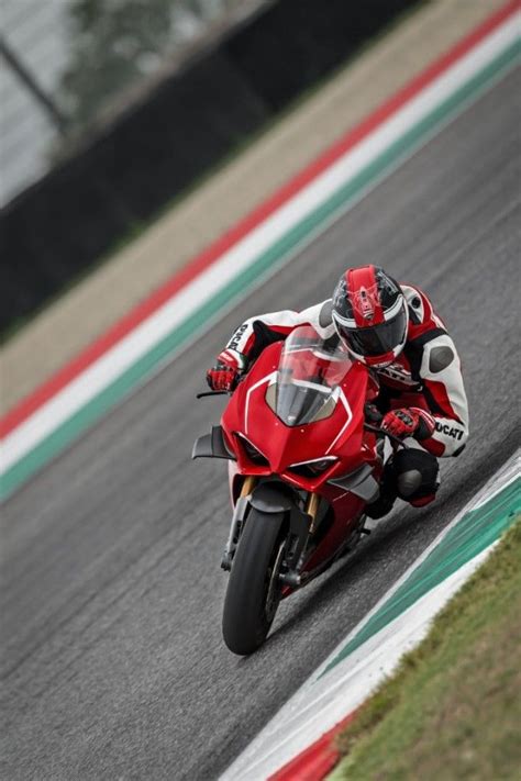 Hail To The King Ducati S New Panigale V R Is The Most Powerful