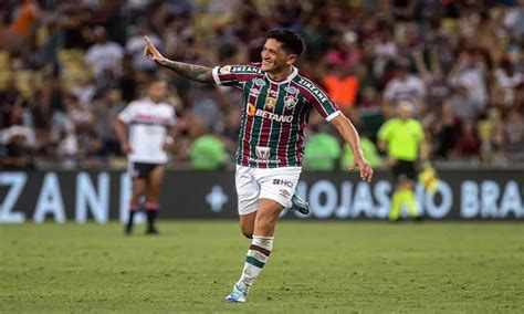 um a menos São Paulo perde para o Fluminense e segue sem vencer