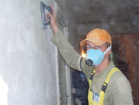 Как быстро снять старые обои со стен — 4 эффективных способа