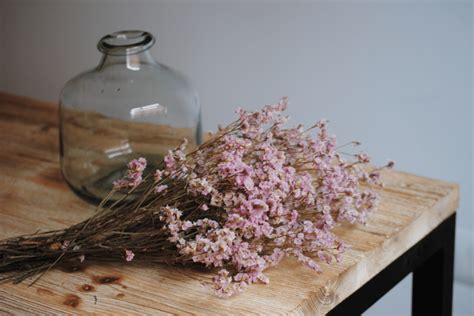 Flores secas como usar na decoração de maneira elegante