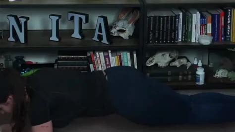 Her Ass Is So Jiggly Scrolller