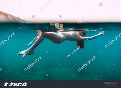 285 рез по запросу Nude woman swimming underwater изображения