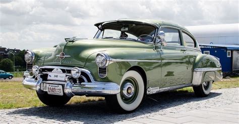 A Detailed Look Back At The Oldsmobile Rocket 88