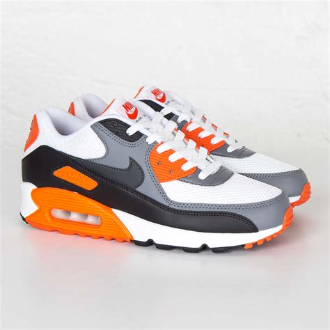 Nike Air Max 90 Essential - 537384-128 - Sneakersnstuff | sneakers ...