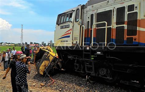 KECELAKAAN KERETA API ANTARA Foto