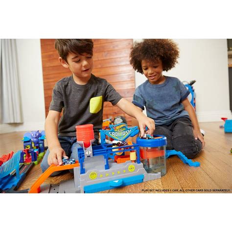 Игровой набор Mattel Hot Wheels Сити Мега автомойка FTB детские игрушки с доставкой от