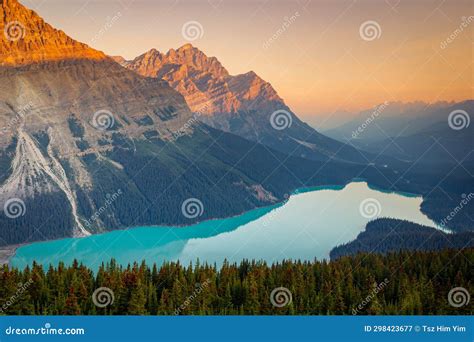 Sunrise at Peyto Lake, Banff National Park, Alberta, Canada Stock Image - Image of sunrise ...