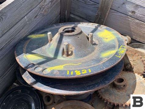 Gleaner Mh2 Pulleys Sheaves Sprockets Booker Auction Company