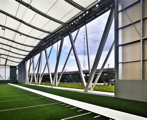 Bigger international acts are booked for daily's amphitheater jacksonville fl next year 2