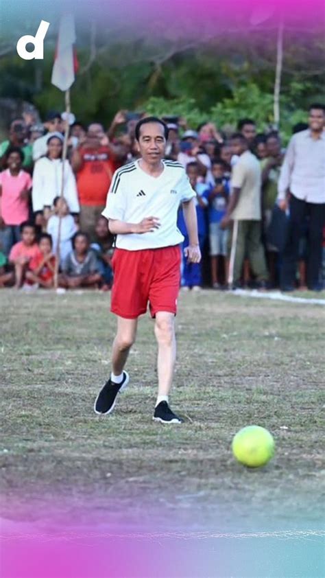 Jokowi Main Bola Lawan Pelajar Papua Sempat Cetak Gol Tapi Berakhir Seri