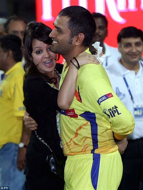 Cricketer Ms Dhonis Wife Sakshi Is Summoned By Delhi Court Over Real Estate Flat Delays Daily