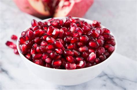 How To Cut A Pomegranate Delicious Meets Healthy