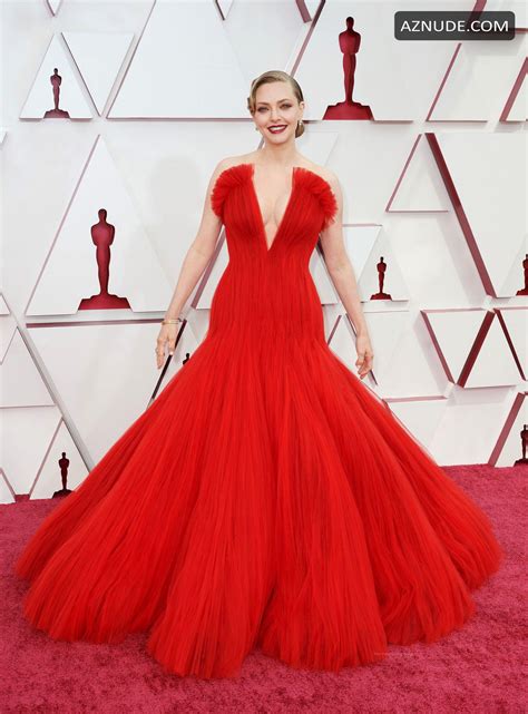 Amanda Seyfried Sexy Flaunts Her Tits On The Red Carpet Of The Rd Academy Awards In LA AZNude