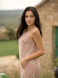 Sexy Model Sasha C Posing Naked Outdoors MILF Fox