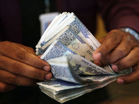 Should Expats In UAE Remit Indian Rupee To Weaken While Pakistani